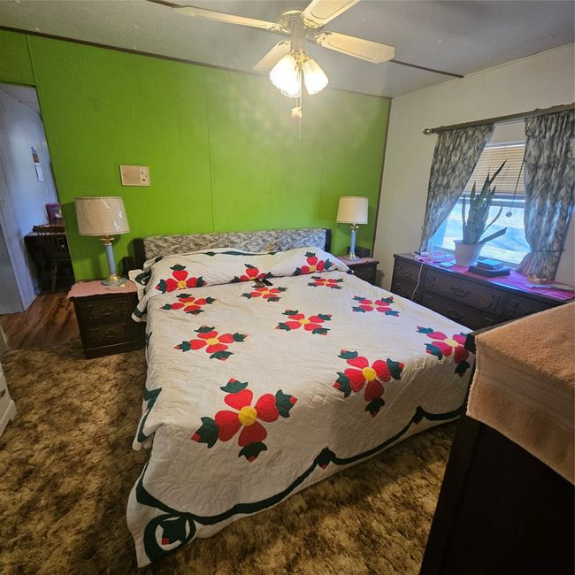 has walk-in closet | Image 16