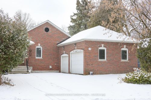 {{alt}} | Card Image