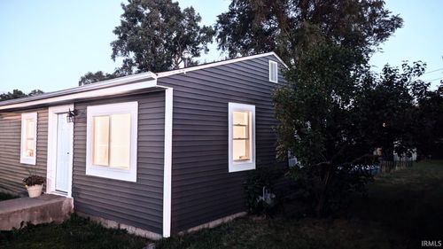 1215 E Borley Ave, Mishawaka, IN, 46545-7122 | Card Image