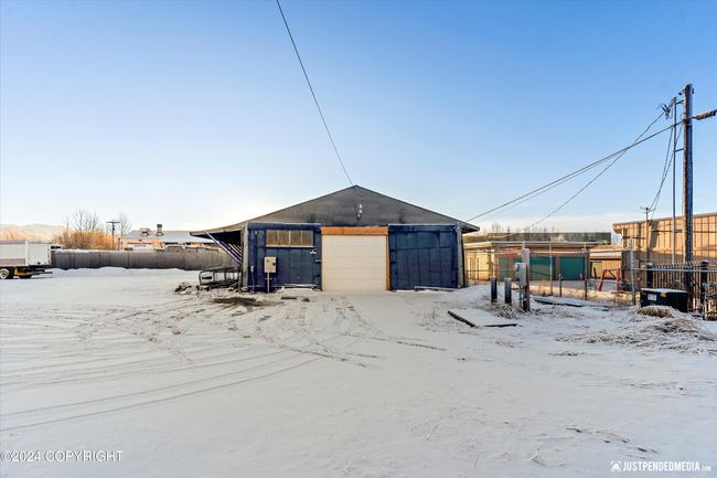 1642 E Dowling Rd | Image 4
