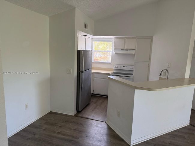 APT-2222 - 1401 Village Blvd, Condo with 2 bedrooms, 1 bathrooms and null parking in West Palm Beach FL | Image 4