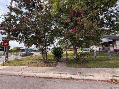 202 Segura St, San Antonio, TX, 78237-2341 | Card Image