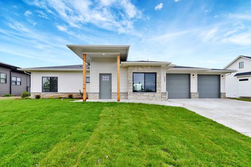 5242 N Colonial Ave, Bel Aire, KS, 67226-7618 | Card Image