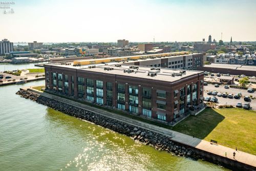 367-401 W Shoreline Drive, Sandusky, OH, 44870 | Card Image