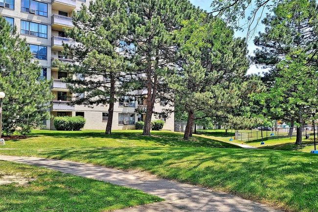 611 - 390 Dixon Rd, Condo with 3 bedrooms, 2 bathrooms and 1 parking in Etobicoke ON | Image 33