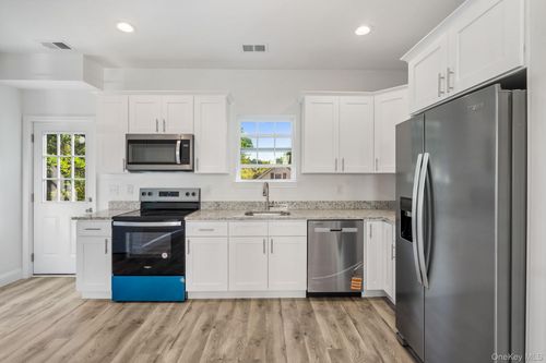 89 Orchard St, Walden, NY, 12586-1705 | Card Image