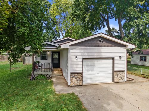 34828 Parkway Dr, Summit, WI, 53066-5026 | Card Image