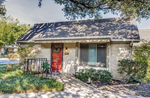 13853 Leinsper Green St, Dallas, TX, 75240-5826 | Card Image