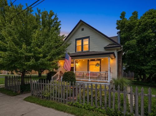 24 Ash St W, Three Oaks, MI, 49128-1204 | Card Image