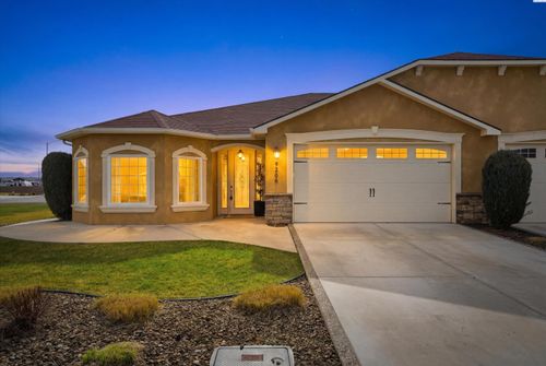 9206 Vincenzo Dr, Pasco, WA, 99301-6637 | Card Image
