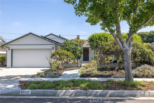 3032 Ostrom Ave, Long Beach, CA, 90808-4227 | Card Image