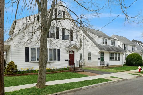 30 Temple St, Williston Park, NY, 11596-1833 | Card Image