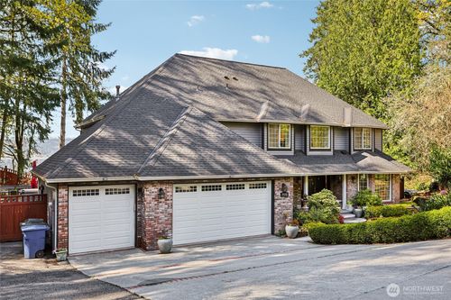 19301 Se 16th St, Sammamish, WA, 98075-9615 | Card Image