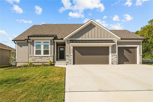 11808 E 231st St, Peculiar, MO, 64078-9628 | Card Image