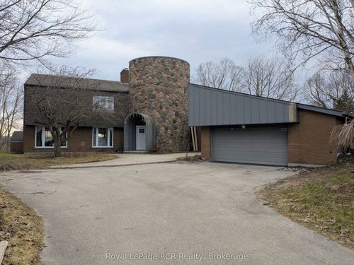 136 4th Ave, Hanover, ON, N4N2B3 | Card Image