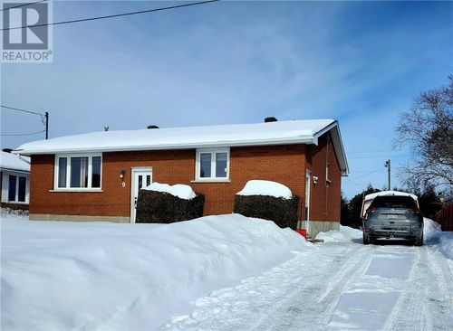 9 Falcon St, Chelmsford, ON, P0M1L0 | Card Image