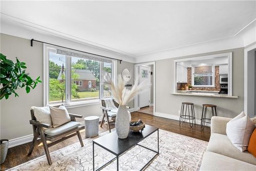 78 W 3rd St, Hamilton, ON, L9C3K3 | Card Image