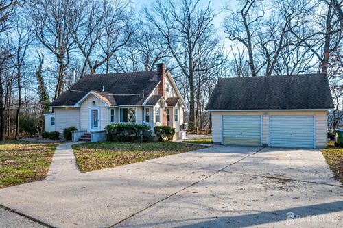 92 Coleman St, Edison, NJ, 08817-5121 | Card Image