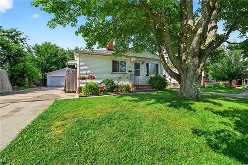 3812 Center Dr, Parma, OH, 44134-4622 | Card Image