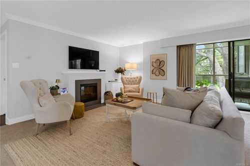 205-2125 Oak Bay Ave, Oak Bay, BC, V8R1E8 | Card Image