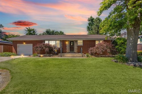 318 California Ave, East Alton, IL, 62024-1811 | Card Image