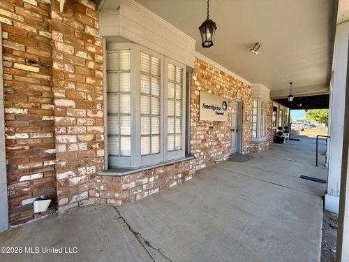 128 S First St, Brookhaven, MS, 39601-3317 | Card Image
