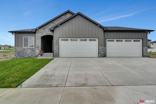 9527 Breashears St, Lincoln, NE, 68516 | Card Image