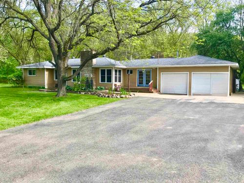 700 & 702 E Remus Road, Union Charter Township, MI, 48858 | Card Image