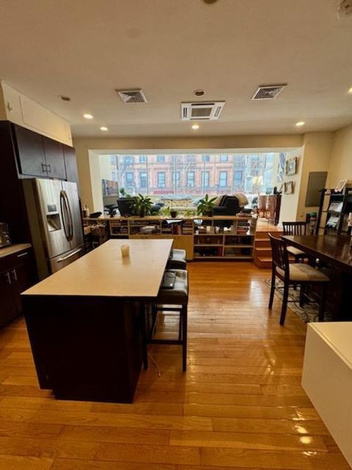232 E 53rd St, New York, NY, 10022-5325 | Card Image