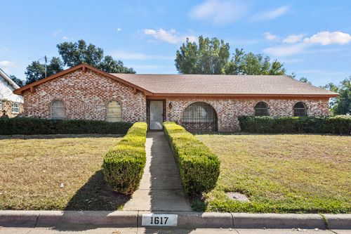 1617 Meadow Lane Ter, Fort Worth, TX, 76112-3416 | Card Image