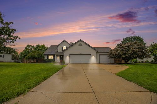 2460 Meadow Dr, Zeeland, MI, 49464-9159 | Card Image