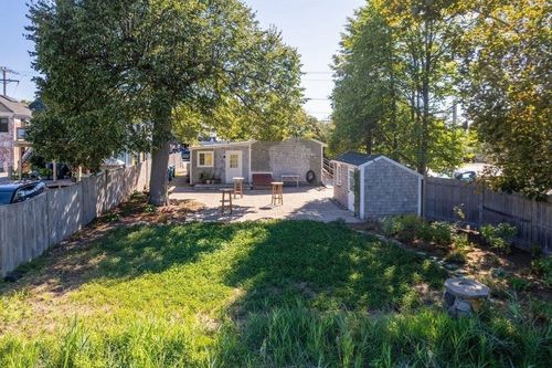 162 Main St, Essex, MA, 01929-1304 | Card Image