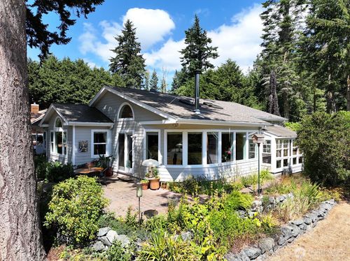 3681 Lagoon View Drive, Greenbank, WA, 98253 | Card Image