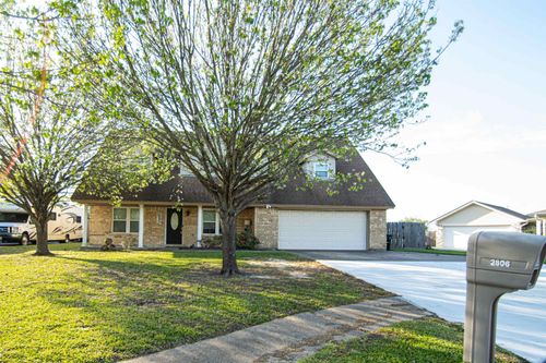2806 Round Tower Ln, Port Neches, TX, 77651-5412 | Card Image