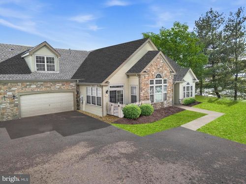 61 Legacy Oaks Dr, RICHBORO, PA, 18954-2202 | Card Image
