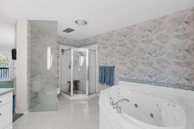 primary bath | Image 18