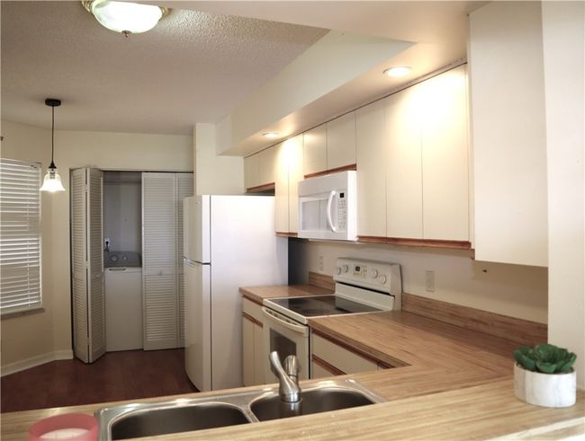 APT-201 - 6240 E Mirror Lake Dr, House attached with 2 bedrooms, 2 bathrooms and null parking in Sebastian FL | Image 9