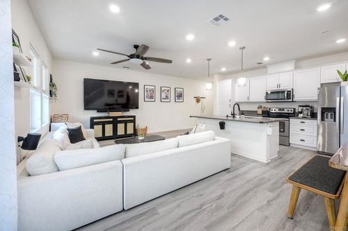 1374 Palo Verde Way, Vista, CA, 92083-7204 | Card Image