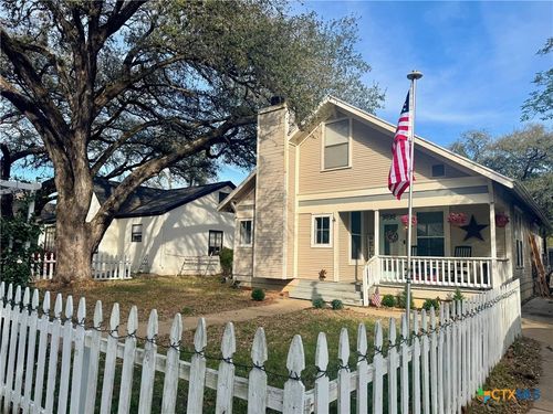 802 Hudgins Street, Smithville, TX, 78957 | Card Image