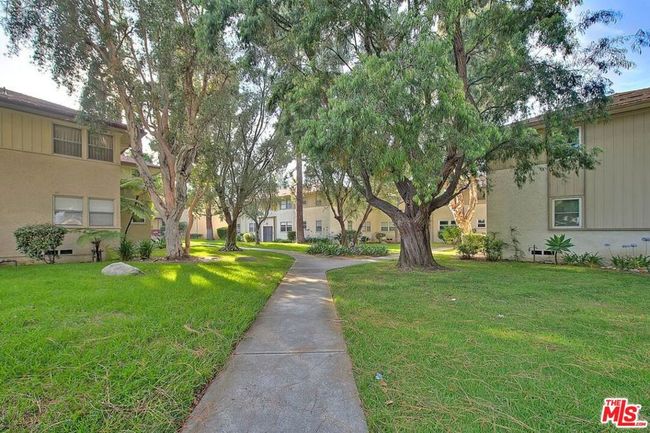 UNIT-4 - 5815 Bowcroft St, Condo with 1 bedrooms, 1 bathrooms and 1 parking in Los Angeles CA | Image 4