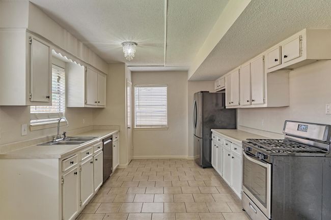 29318 Waltham St, House other with 3 bedrooms, 2 bathrooms and 2 parking in Spring TX | Image 13