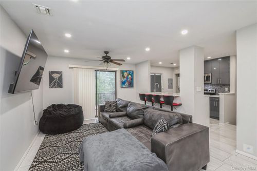 apt-68-615 Broadway, Amityville, NY, 11701-2142 | Card Image