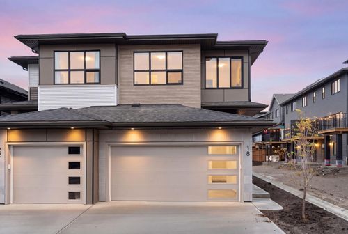 18 Heritage Heath, Home with 3 bedrooms, 3 bathrooms and 4 parking in Cochrane AB | Card Image