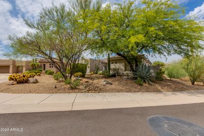 6717 E Brilliant Sky Drive, House other with 3 bedrooms, 3 bathrooms and null parking in Scottsdale AZ | Image 2