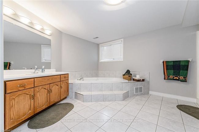 14 Currie Dr, House other with 5 bedrooms, 3 bathrooms and 6 parking in Morriston ON | Image 18