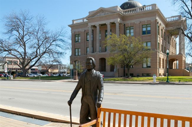 View of building exterior | Image 11