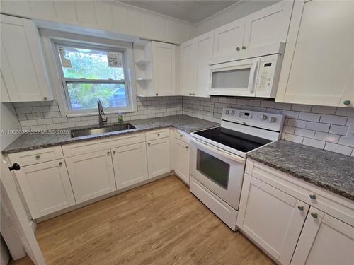 apt-1-4000 Greenwood Ave, West Palm Beach, FL, 33407-4000 | Card Image