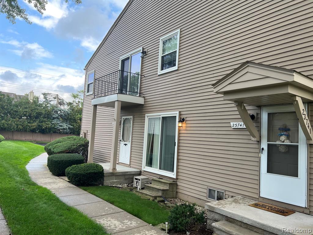 23743 Stonehenge Boulevard, Sold in Novi Zoocasa
