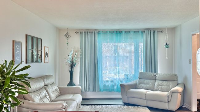 6074 Belaire Ave, House other with 4 bedrooms, 2 bathrooms and 2 parking in Niagara Falls ON | Image 4