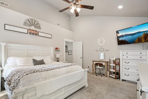 165 Cindy Way, Shady Cove, OR, 97539-0121 | Card Image